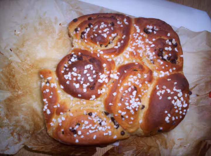 Brioche roulee choco et sucre perle
