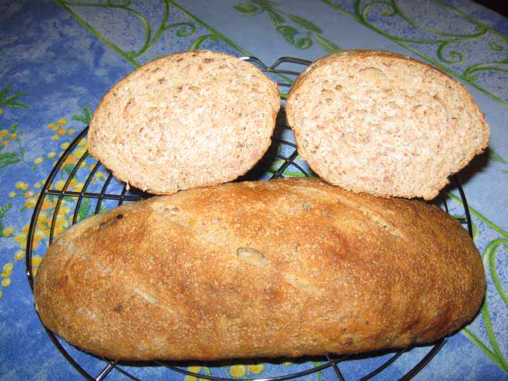 Pain epeautre complet levain levure en coupe