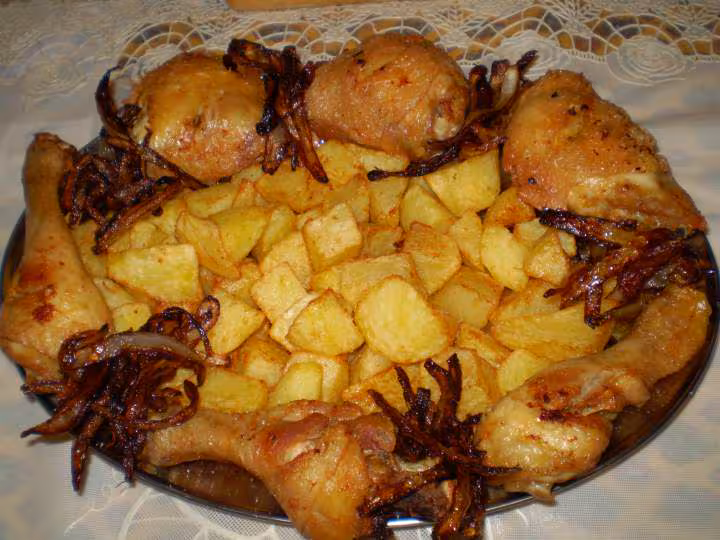 Poulet facon tandoori pommes sautees et oignons frit