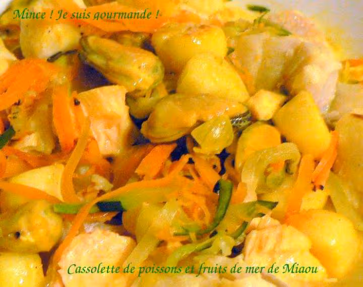 Cassolette de poisson et fruits de mer curcuma