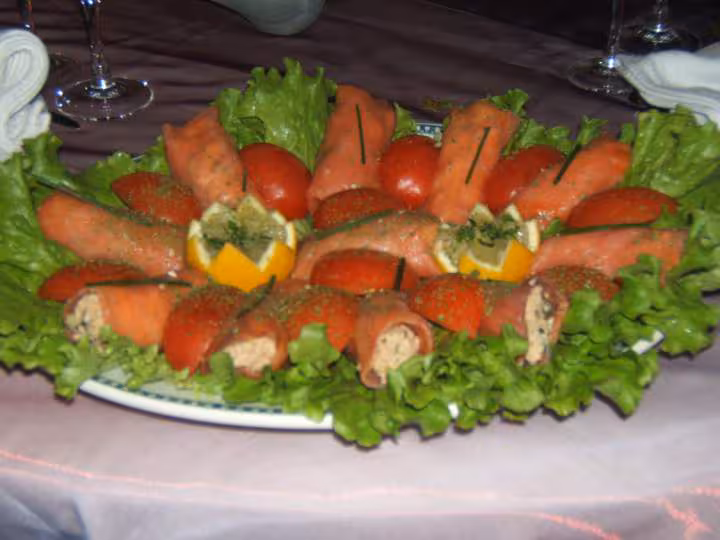 Rouleau de saumon fume farci de preparation au saumon