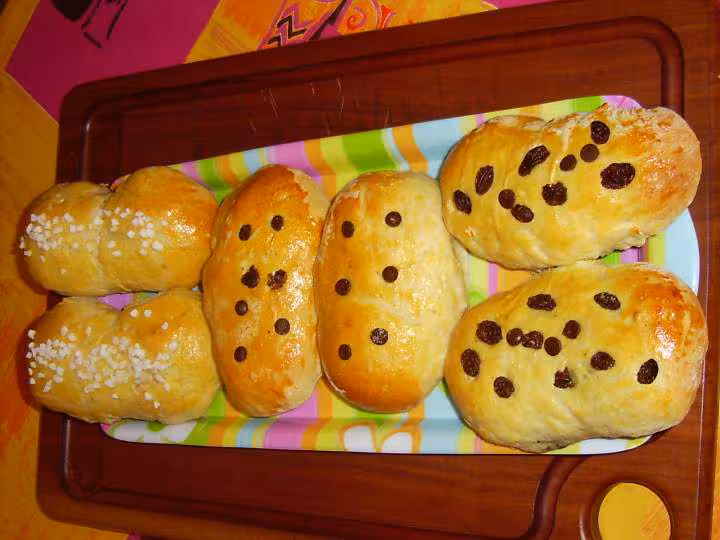 Petits pains au lait au levain raisins pepites choco et sucre perle