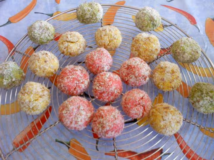 Amaretti tricolores