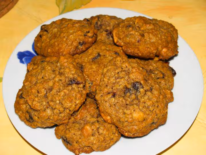 Cookies flocons d avoine cacahuetes salees raisins secs et cranberries secs