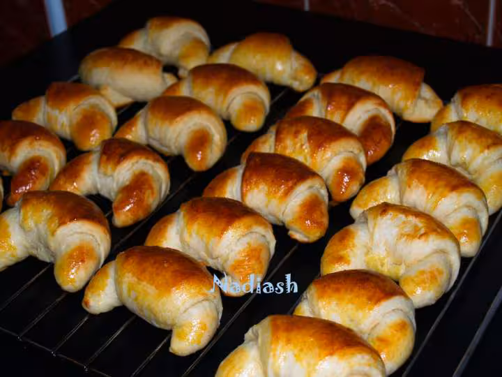 Croissants a la compote de pommes et chocolat