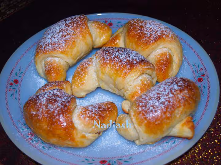 Croissants a la compote de pommes et chocolat