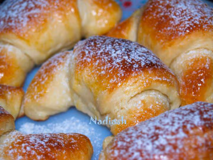 Croissants a la compote de pommes et chocolat