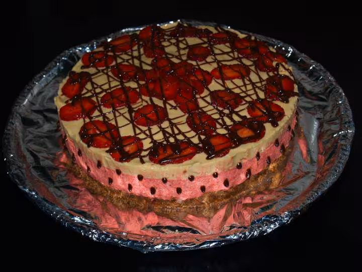 Gateau mousse fraise et mousse caramel