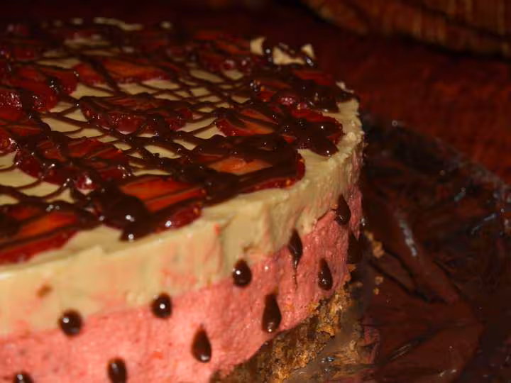 Gateau mousse fraise et mousse caramel