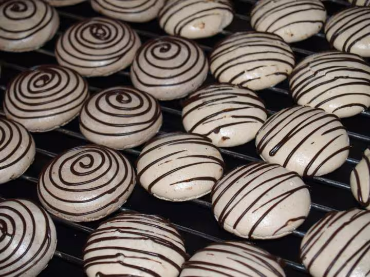 Meringues nature et chocolat