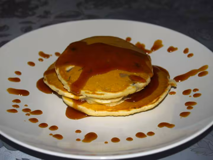 Pancake avec pepites de choco et sauce caramel