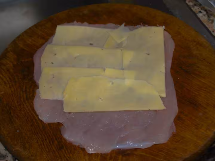 Roules de dinde au fromage sur un lit de legumes etapes