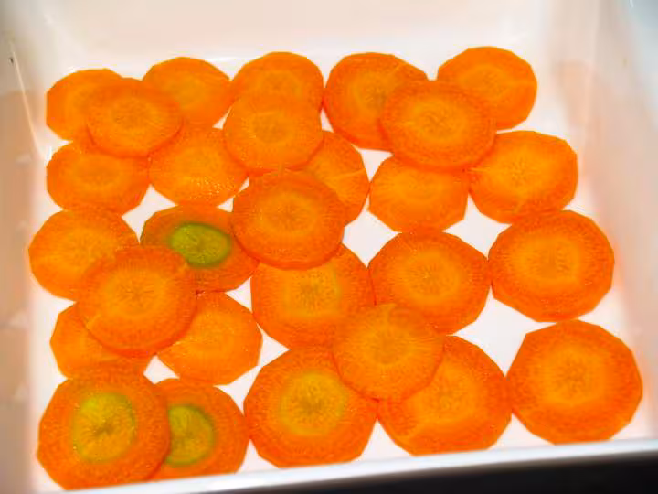 Roules de dinde au fromage sur un lit de legumes etapes
