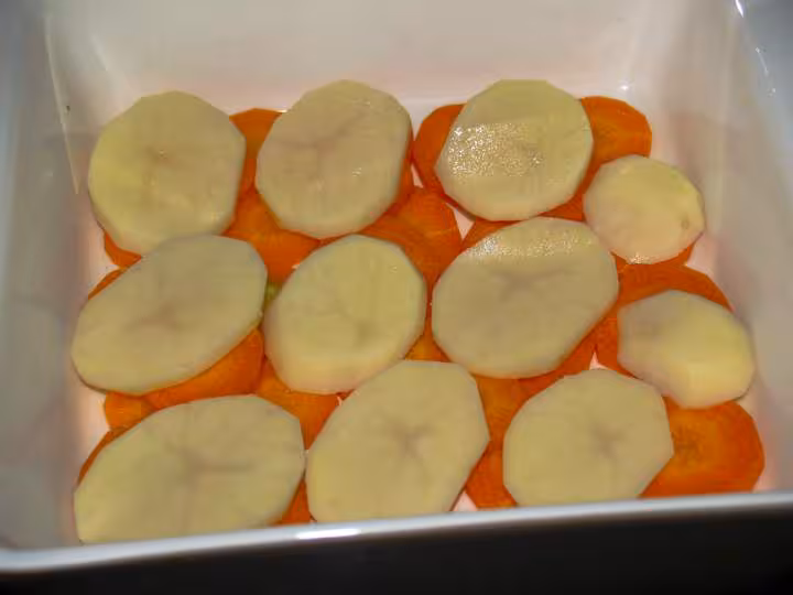 Roules de dinde au fromage sur un lit de legumes etapes