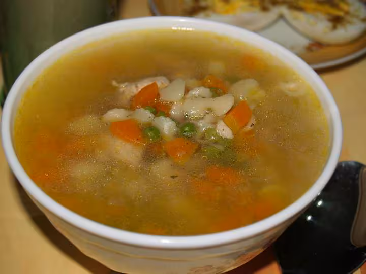 Soupe rapide dinde pdt carottes petits pois et pate