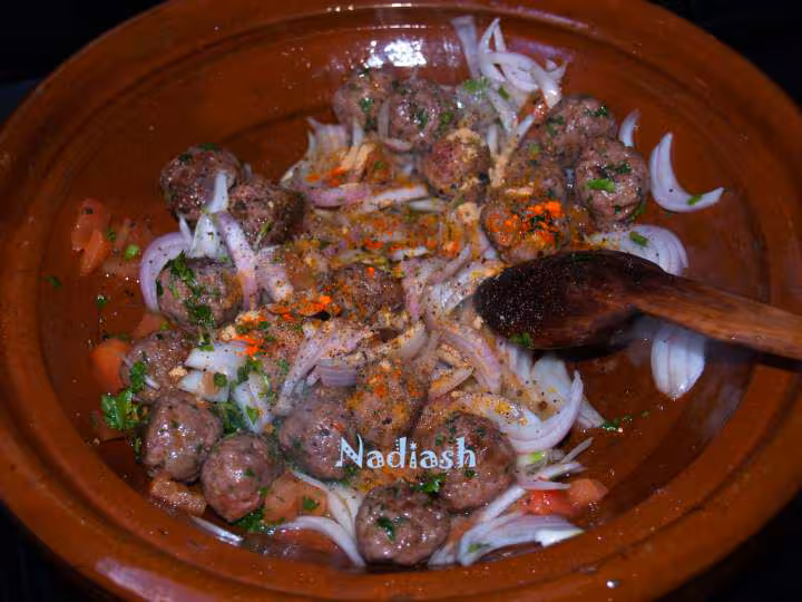 Tajine boulettes de viande hachee pdt carottes et petits pois