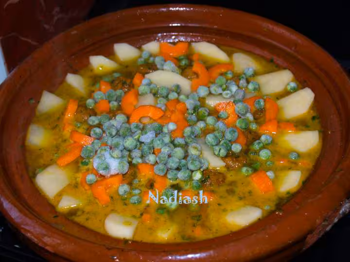 Tajine boulettes de viande hachee pdt carottes et petits pois