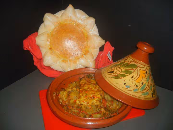 Tajine poisson et pain soleil