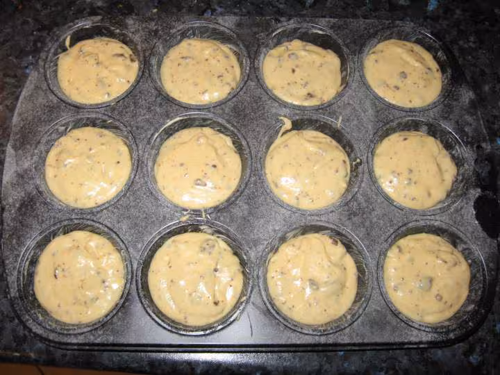 Moule a muffins et la pate
