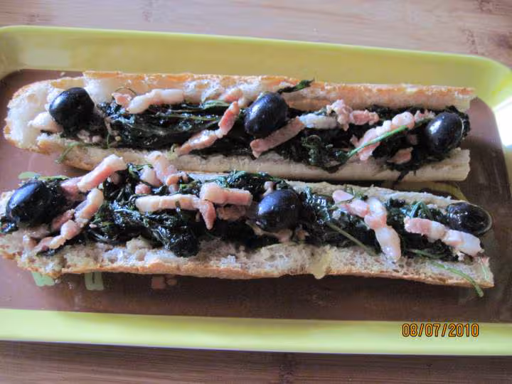 1 2 bageutte de roquette et lardons a la vinaigrette