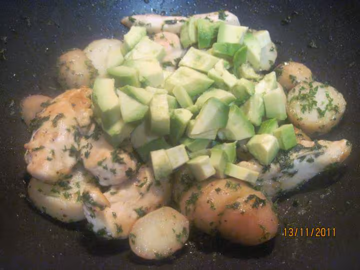 Aiguillettes de poulet a l avocat persillee