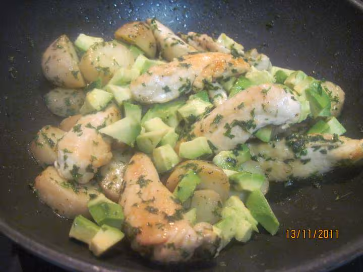 Aiguillettes de poulet a l avocat persillee