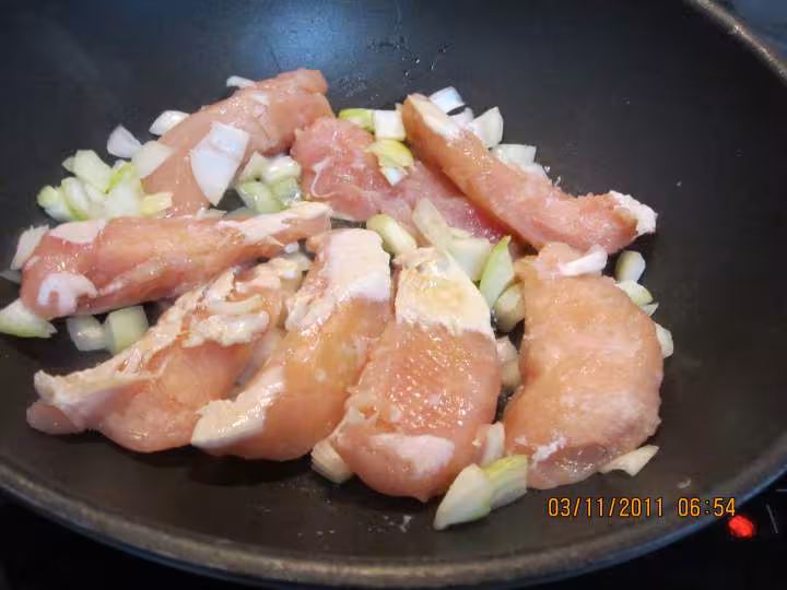 Aiguillettes de poulet a la sauce madere