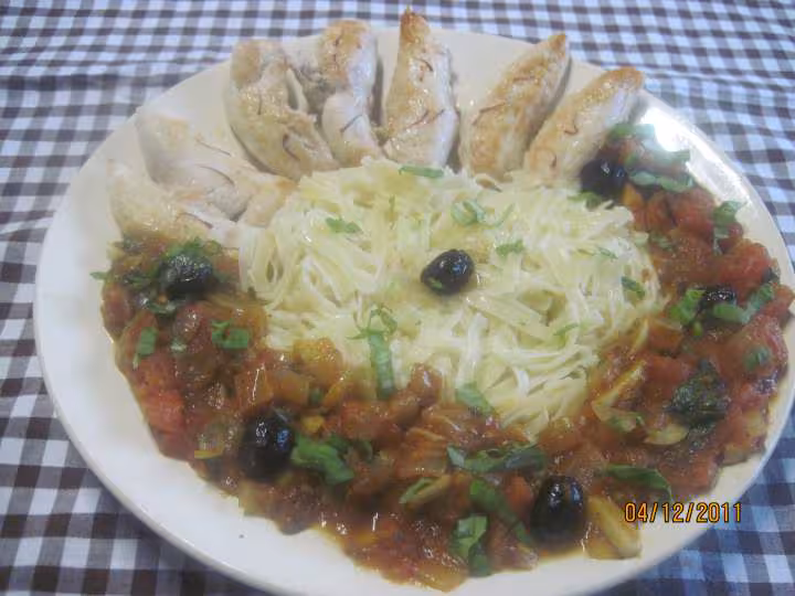 Aiguillettes de poulet a la sauce tomate basilic