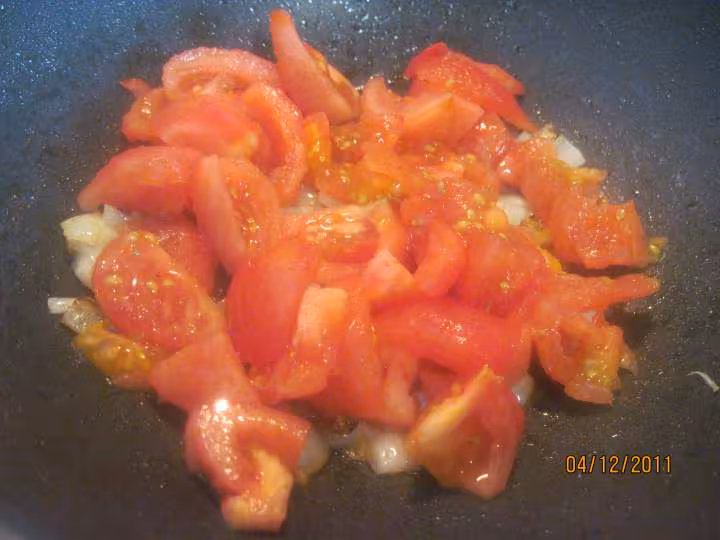 Aiguillettes de poulet a la sauce tomate basilic