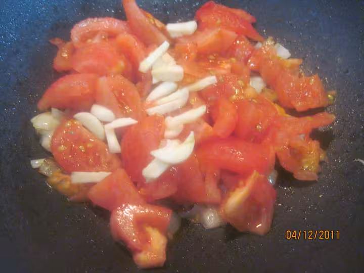Aiguillettes de poulet a la sauce tomate basilic