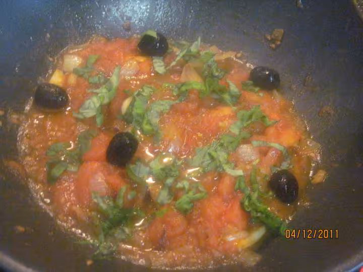 Aiguillettes de poulet a la sauce tomate basilic