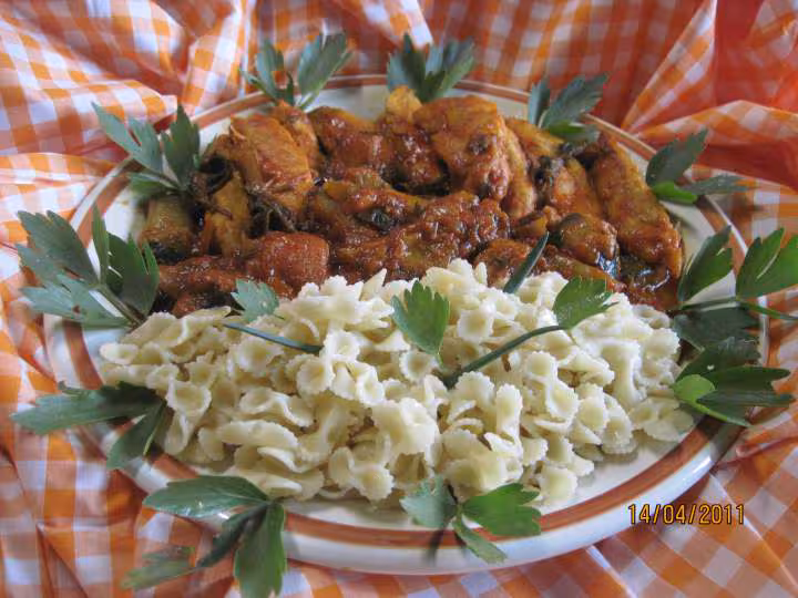 Aiguillettes de poulet en sauce legumes
