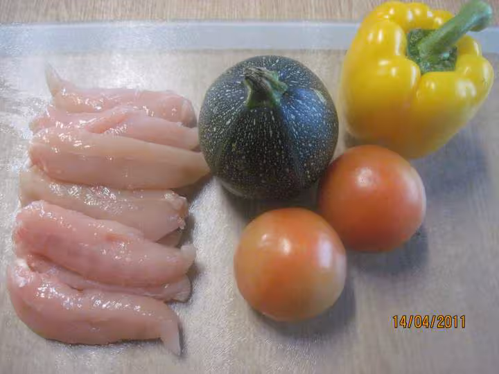 Aiguillettes de poulet en sauce legumes