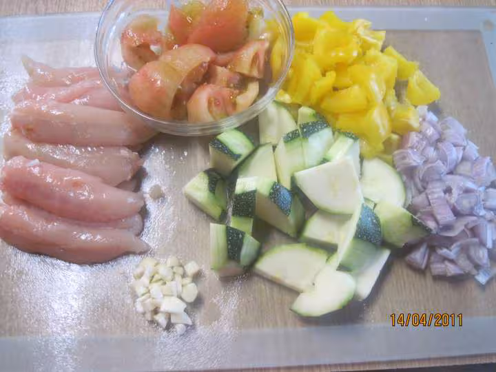 Aiguillettes de poulet en sauce legumes