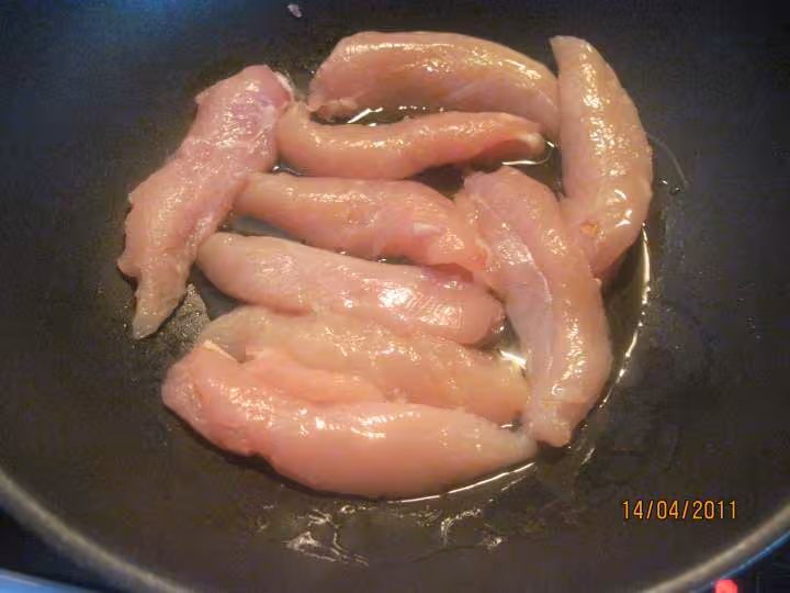 Aiguillettes de poulet en sauce legumes