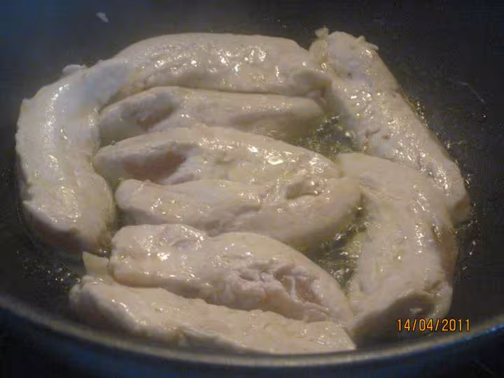 Aiguillettes de poulet en sauce legumes