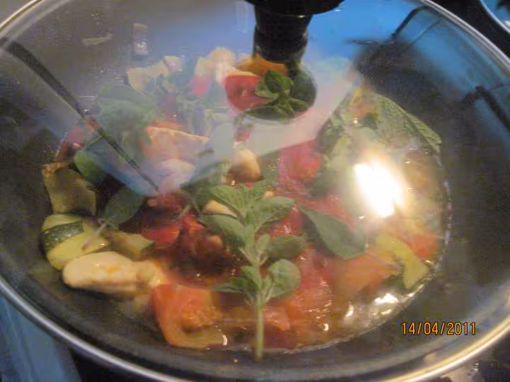 Aiguillettes de poulet en sauce legumes