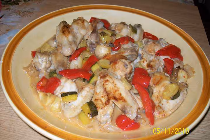Ails de poulets aux legumes