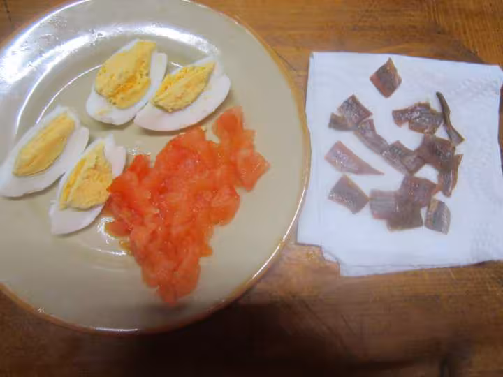Anchois crevettes legumes oeuf en geles