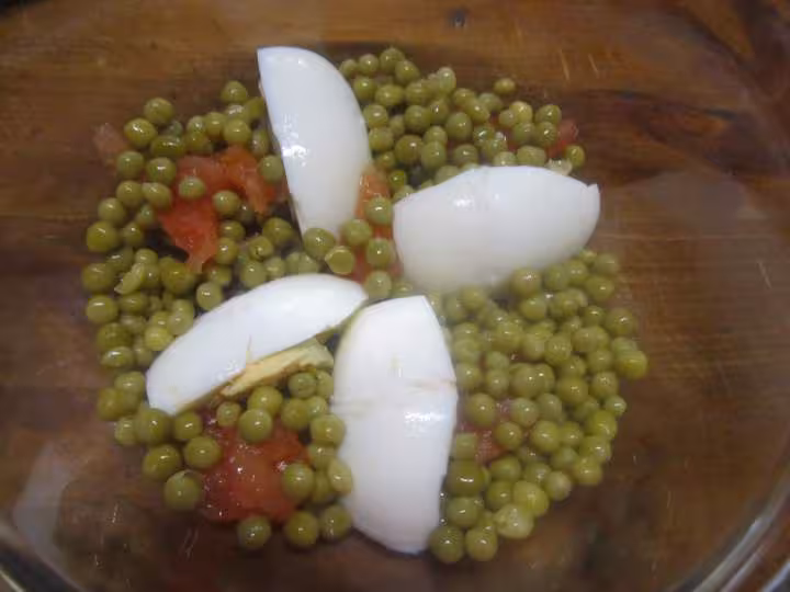 Anchois crevettes legumes oeuf en geles