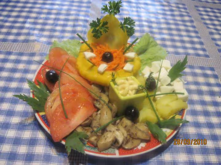 Assiettes de patissons aux crudites