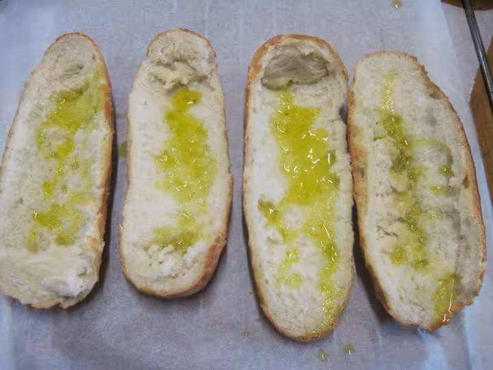 Baguettes garnies et omelette au thon