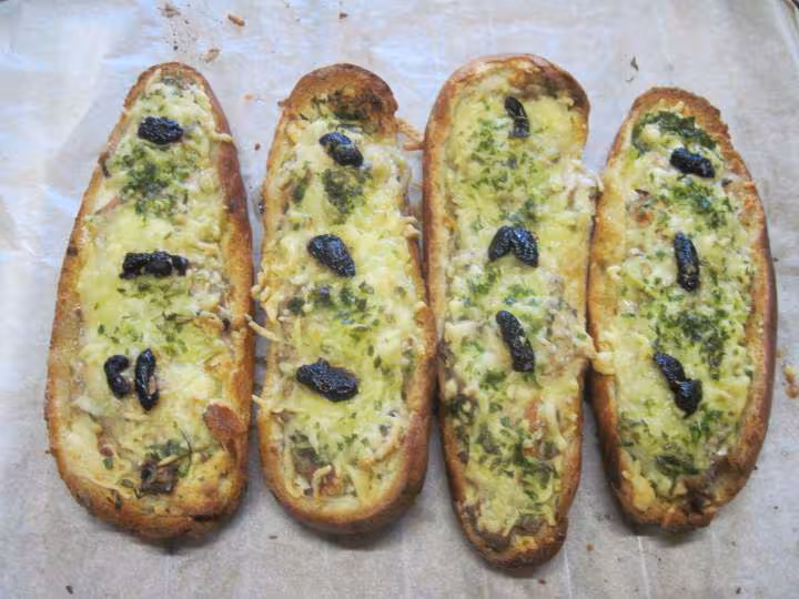 Baguettes garnies et omelette au thon
