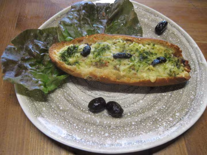 Baguettes garnies et omelette au thon