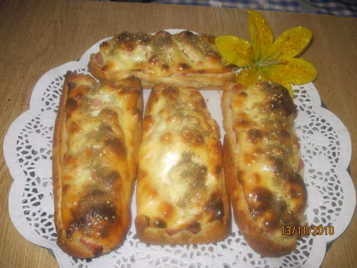 Baguettes garnies p de terre jambon fromage fondu
