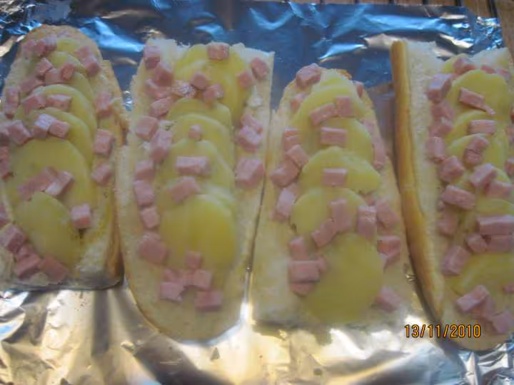 Baguettes garnies p de terre jambon fromage fondu