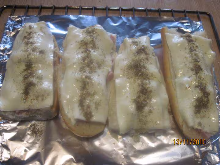 Baguettes garnies p de terre jambon fromage fondu