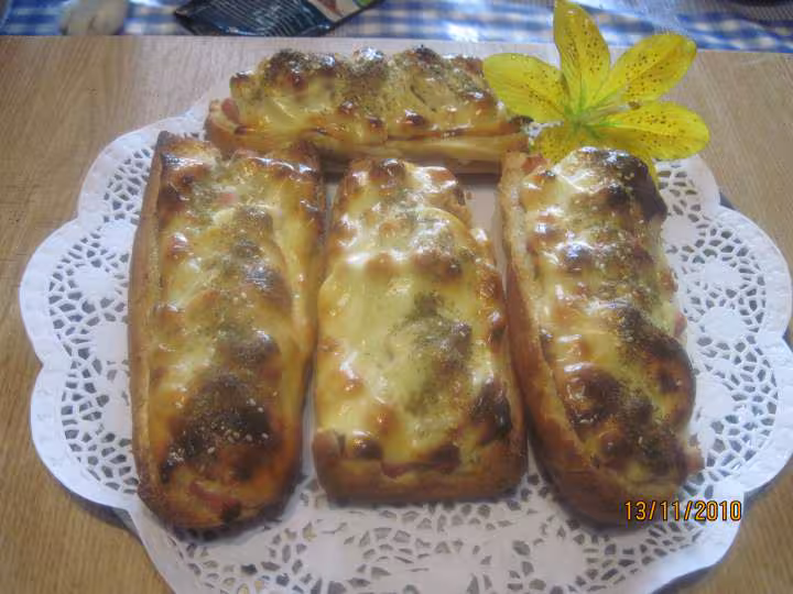 Baguettes garnies p de terre jambon fromage fondu
