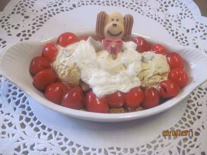 Bateaux de glace vanille cerises biscuits speculos
