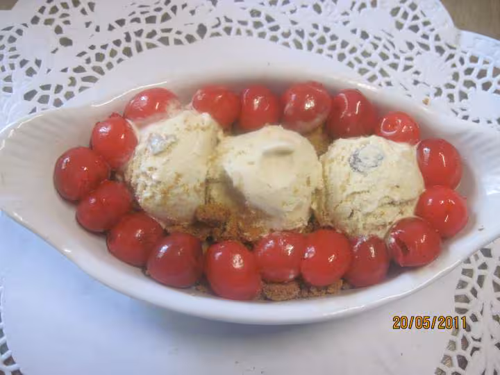 Bateaux de glace vanille cerises biscuits speculos
